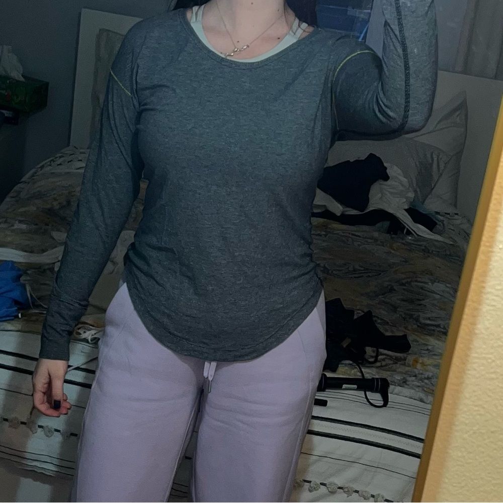 Lululemon long sleeve shirt size 8 - Picture 7 of 7